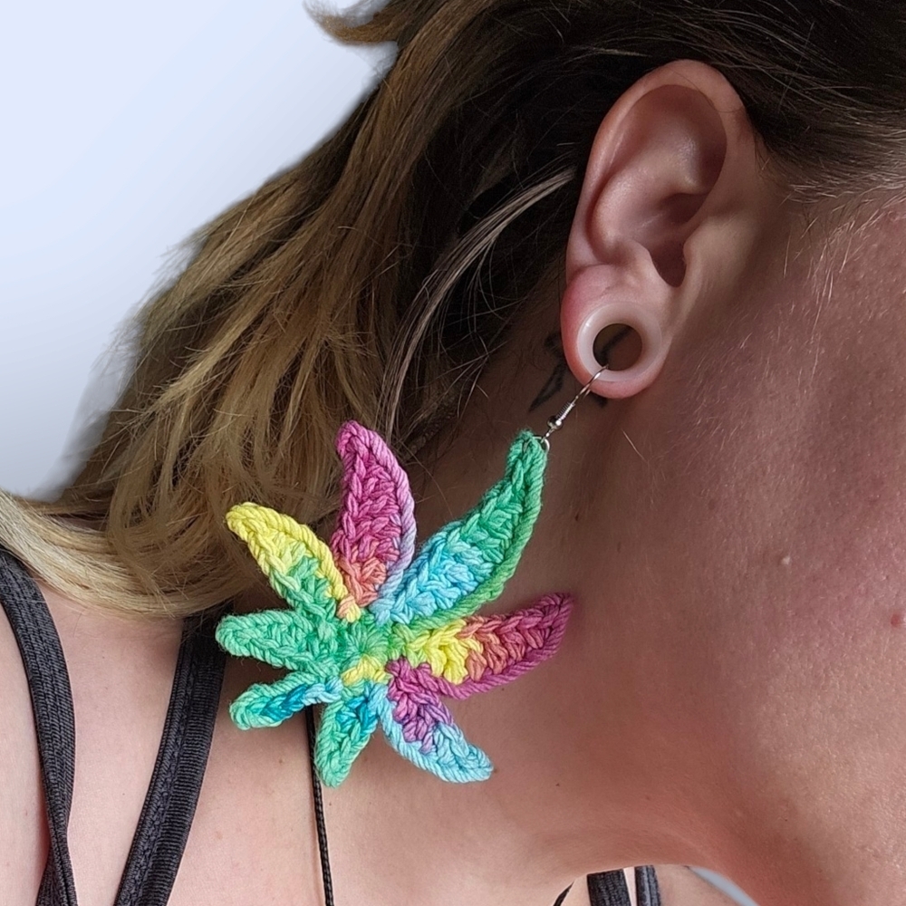 Mary Jane - Maple Leaf - Reefer - Pot - Handmade earrings - Picture 6 of 16